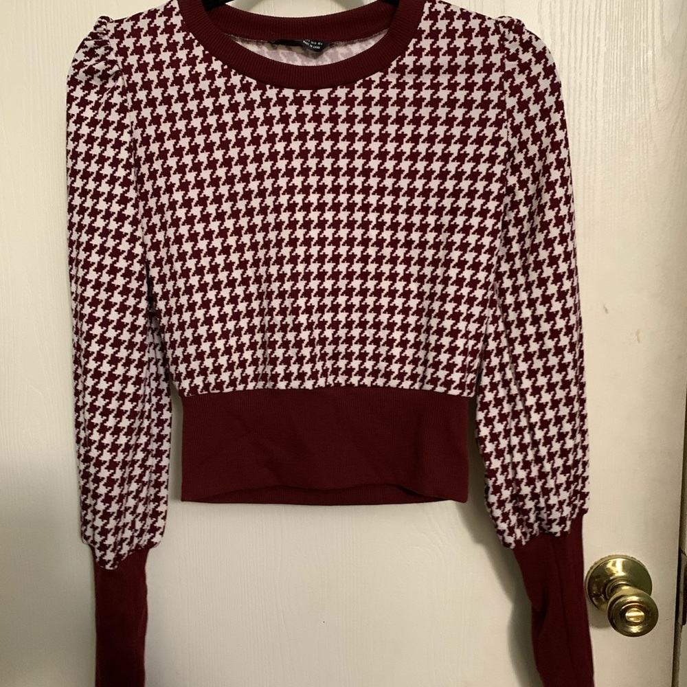Long sleeve crop top, size 4